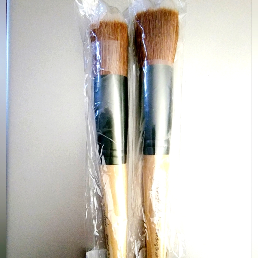 NEW- $44 Jane Iredale Blending Brush